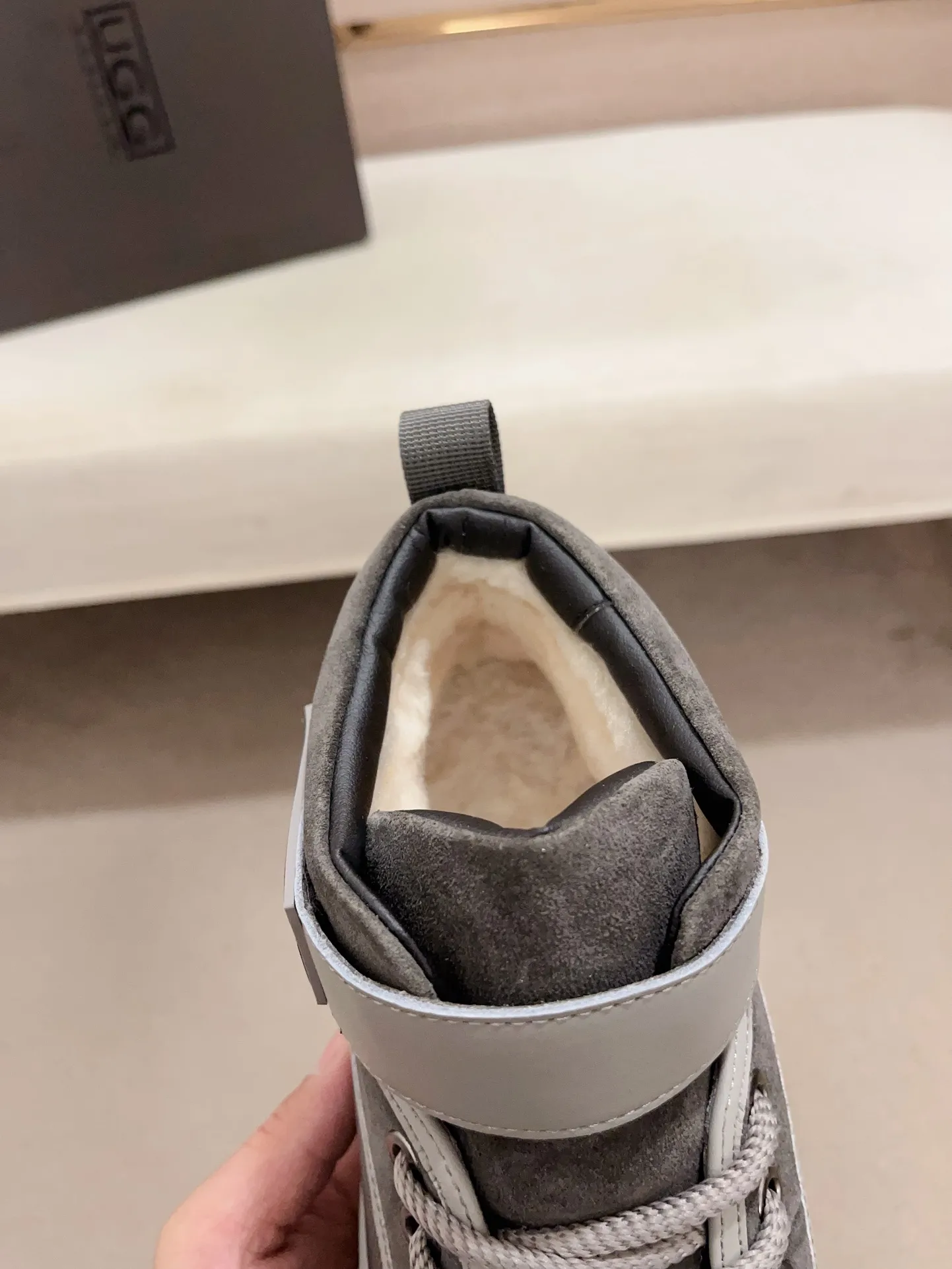 Factory Price: 380 Men's Men's Shoes💰North American Men's Shoes Ugg ☃️In the special sale of new high-quality men's shoes and snow boots in autumn and winter, the nemesis of extreme cold weather! Made of cowhide leather, merino wool lining, and original outsole, whether driving, outdoor or daily wear, there is always one that suits you! Code number 39-44